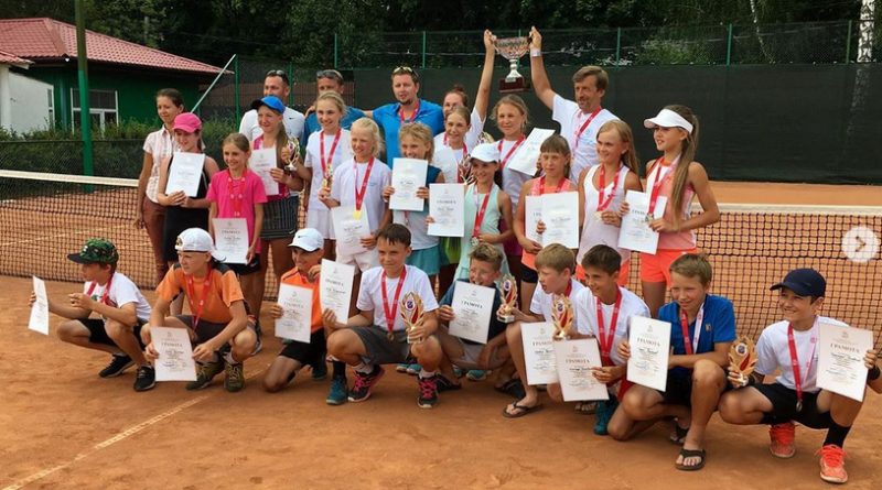 Победители и участники турнира ССР-Теннис